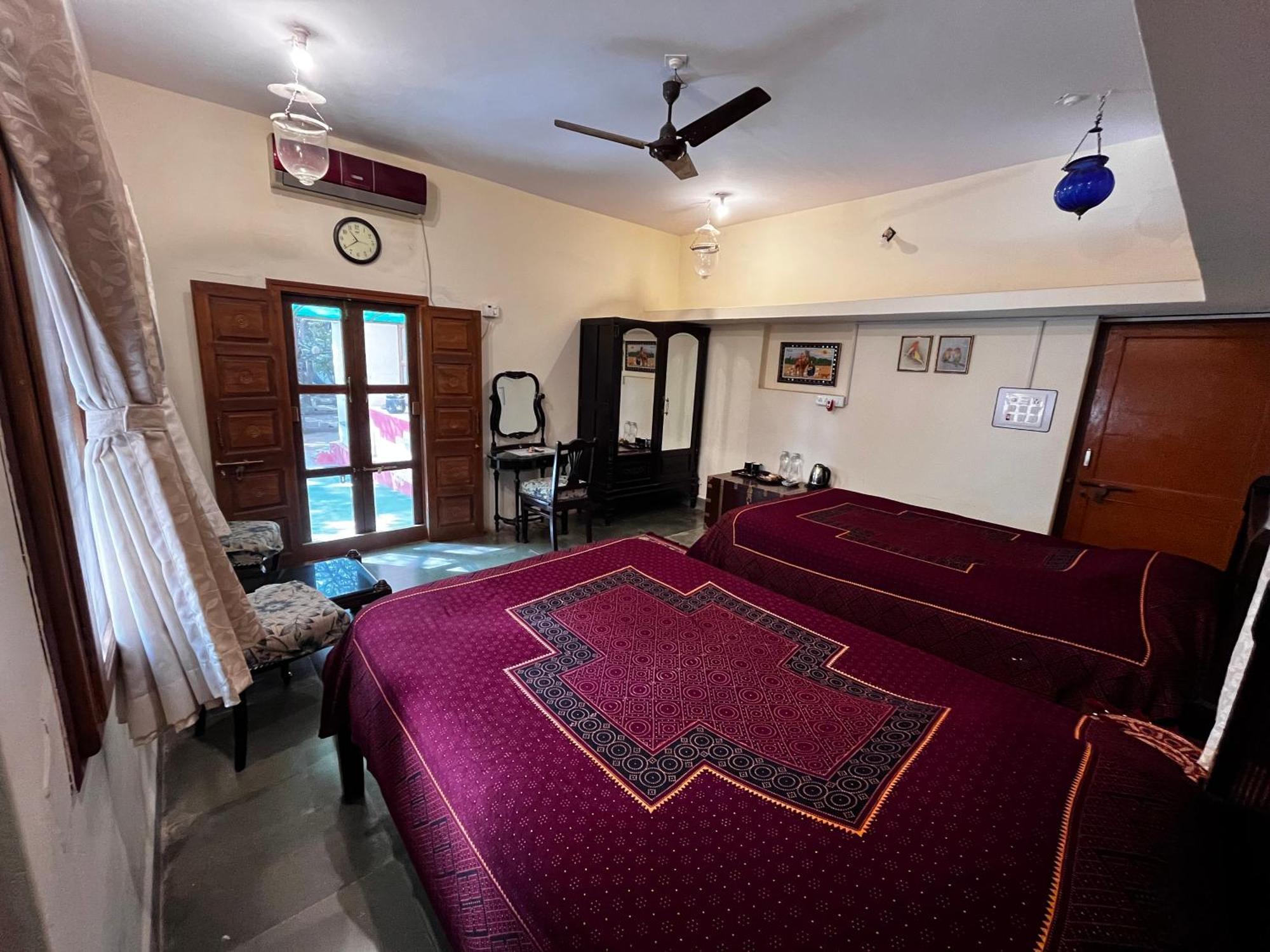 Sharad Baug Homestay Bhuj Eksteriør billede